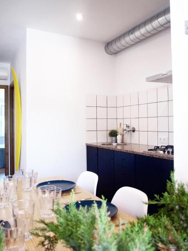 Kuchyň nebo kuchyňský kout v ubytování APARTAMENTO BEDANDBEACH