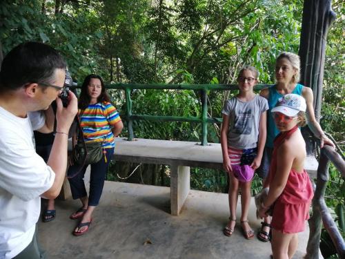 a man taking a picture of a group of children at Lam-tong Resort in Don Sak
