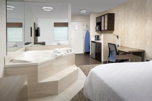Ένα ή περισσότερα κρεβάτια σε δωμάτιο στο Holiday Inn Express & Suites Annapolis by IHG