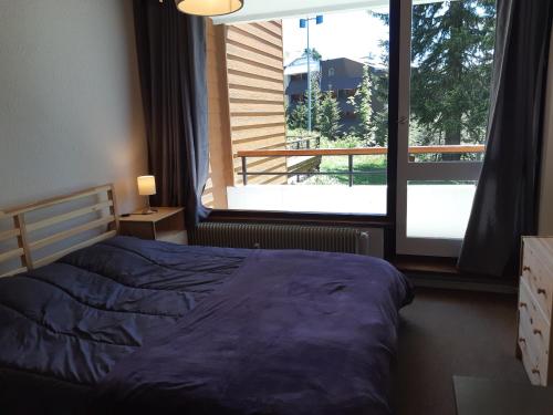 Postel nebo postele na pokoji v ubytování Chamrousse 1750 - Le Taillefer - Appartement classé 3 étoiles