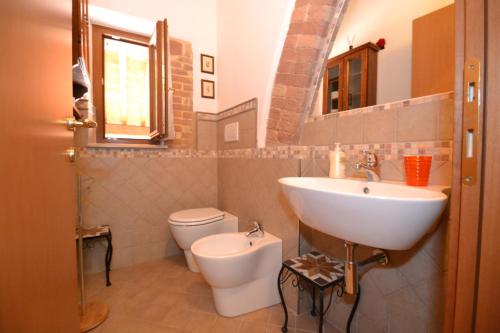 a bathroom with a sink and a toilet at San Fedele Alloggi in Siena