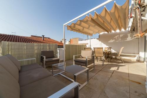 FLORIT FLATS - CENTER 2BR 2BA ATTIC TERRACE VIEW WIFi AC