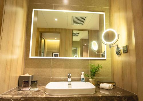 Ένα μπάνιο στο Atour Hotel Xi'an Gaoxin Jinye Road Branch