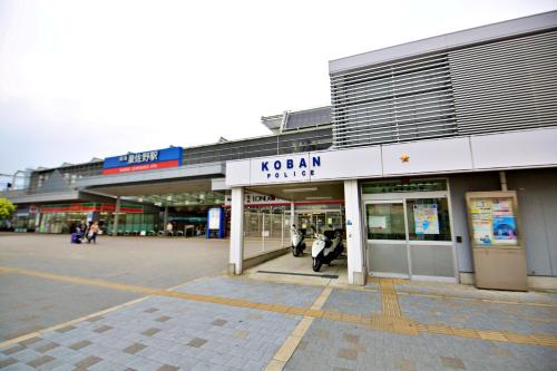 an empty shopping mall with people walking outside of it at KURA HOTEL IZUMISANO in Izumi-Sano