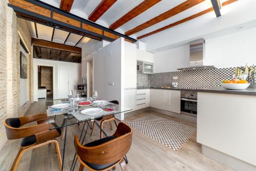 CASA FLORIT - CENTER Luxurious 1BR 1BA Terrace WI-FI AC