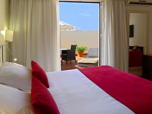 Postel nebo postele na pokoji v ubytování Grupotel Gravina