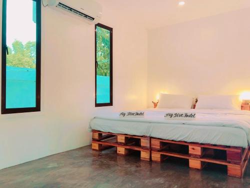 Cama ou camas em um quarto em Pig Dive Hostel Moalboal