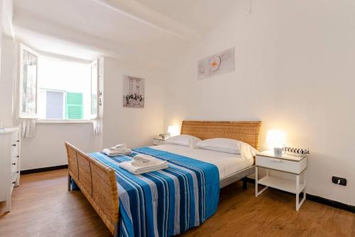Katil atau katil-katil dalam bilik di ALTIDO Flat for 4, close to 2 Beaches, Sestri Levante