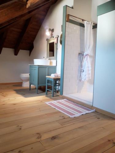 a bathroom with a sink and a toilet and a mirror at Casa rural Nica in Arganza