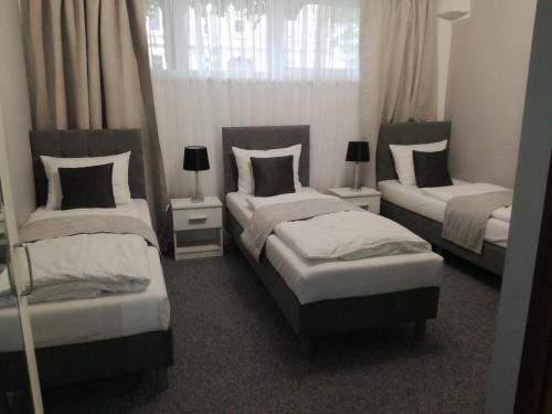 Łóżko lub łóżka w pokoju w obiekcie City Rooms Szczecin