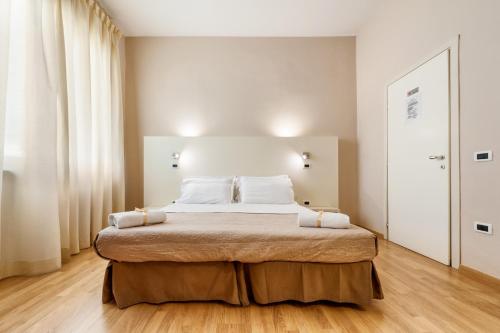 Uma cama ou camas num quarto em Lucca In Villa Elisa & Gentucca