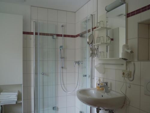Bilik mandi di Ferienhaus Gebind