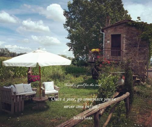 Taman di luar Podere Casina Rossa