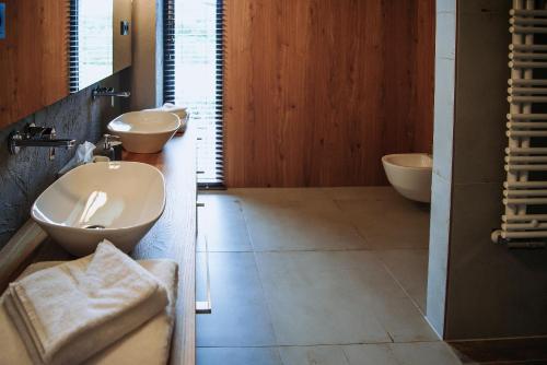 a bathroom with two sinks and two toilets at Lajvér Borbirtok in Szálka