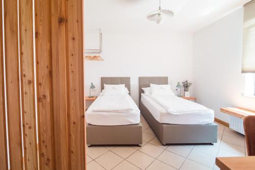 Postelja oz. postelje v sobi nastanitve Hotel Penzion Kobala