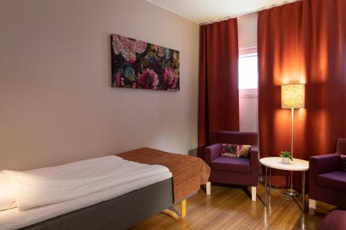 Säng eller sängar i ett rum på Hotell Vilja