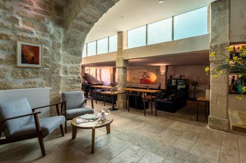 a living room with chairs and a table at Boutique Hôtel Entraigues in Uzès