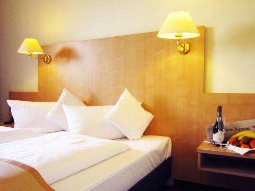 En eller flere senger på et rom på Motel Frankfurt