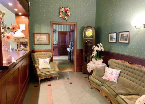 a hair salon with two chairs and a mirror at Villa Antica in Kudowa-Zdrój