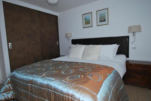 a bedroom with a large bed in a hotel room at The Coach House Annexe in Llangollen