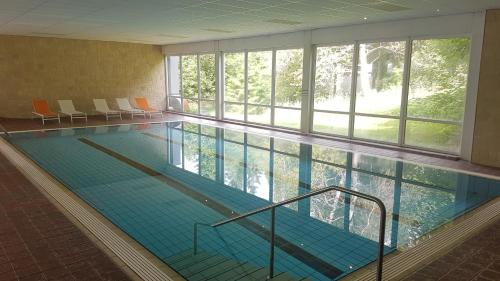 Hotel Winterberg Resort tesisinde veya buraya yakın yüzme havuzu