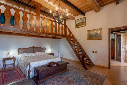 Un pat sau paturi într-o cameră la Appartamento stile toscano in Fauglia