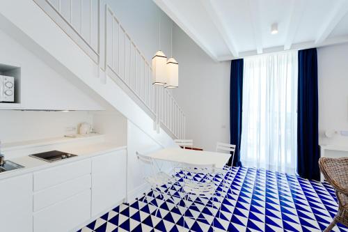 Postel nebo postele na pokoji v ubytování Maison Blu - Intimate GuestHouse