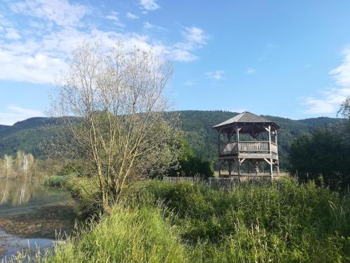 Galeriebild der Unterkunft Ferienwohnung Resi mit traumhaftem Seepanorama in Steindorf am Ossiacher See