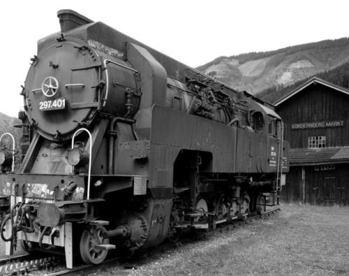 a black and white photo of a train on the tracks at Pool, Pokale, Sauna, Billard, Kirche u. viel Natur in Vordernberg
