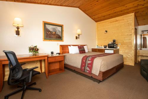 Postel nebo postele na pokoji v ubytování Flat Creek Inn