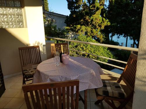 Mare Beachfront Cozy Sea View Apartment