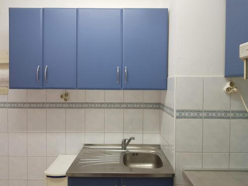 Mare Beachfront Cozy Sea View Apartment