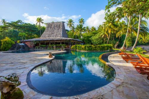 Piscina de la sau aproape de Beqa Lagoon Resort