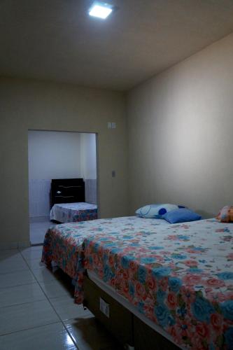 a bedroom with two beds and a mirror at Casa Canastra in Vargem Bonita