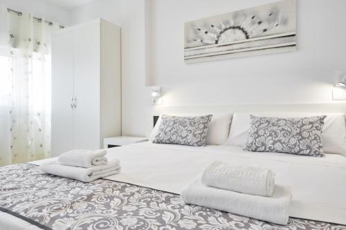 Postel nebo postele na pokoji v ubytování Sonrisa Apartments