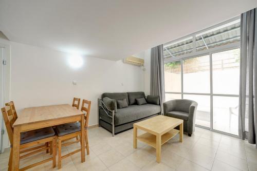 Ruang duduk di Sea Suites