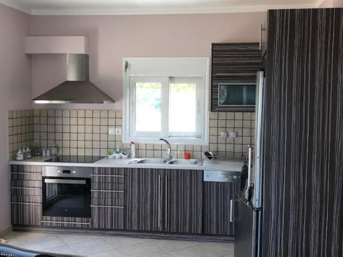 Kuchyňa alebo kuchynka v ubytovaní Villa Farran 2