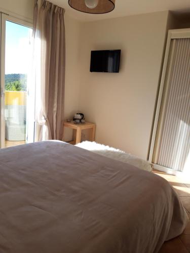 a bedroom with a white bed and a window at La Dolce Vita Opio in Opio