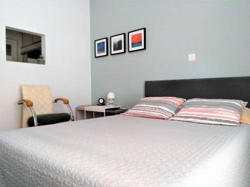 Athens Pangrati modern apt 10min to metro