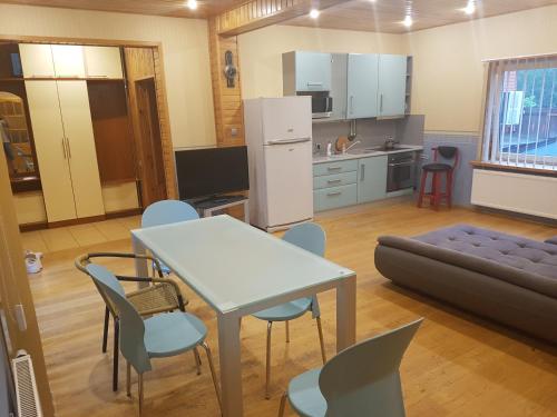 Cozy Home Two Bedroom apartments