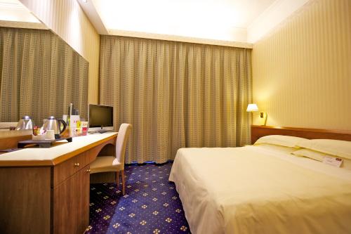 a hotel room with a bed and a desk with a computer at Mercure Reggio Emilia Centro Astoria in Reggio Emilia