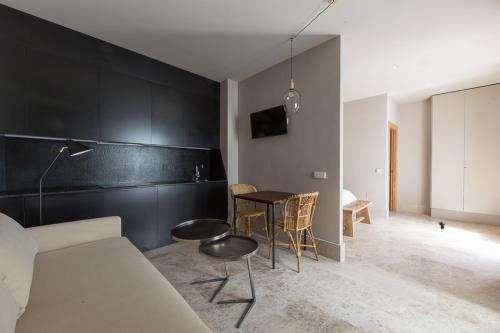 Imagen de la galería de Chacón Apartments & Suites, en Estepona