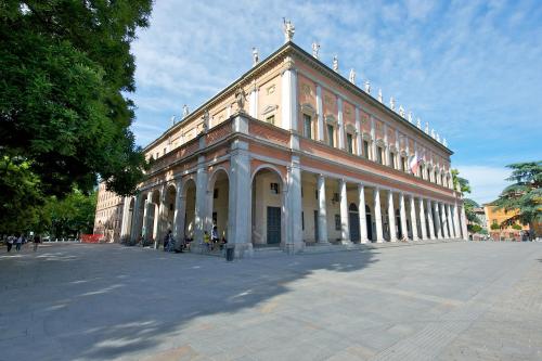a large building on a street in a city at Mercure Reggio Emilia Centro Astoria in Reggio Emilia