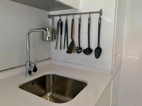 A kitchen or kitchenette at AYAMONTE Deluxe