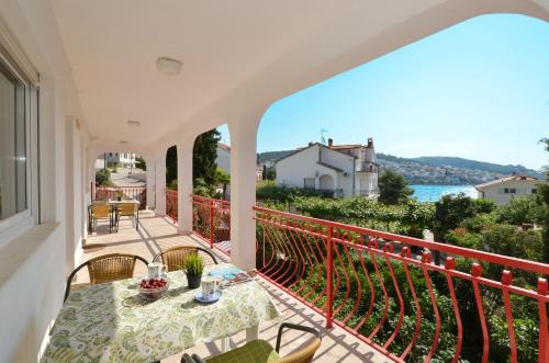Apartment House Juretic - 50 m from the beach