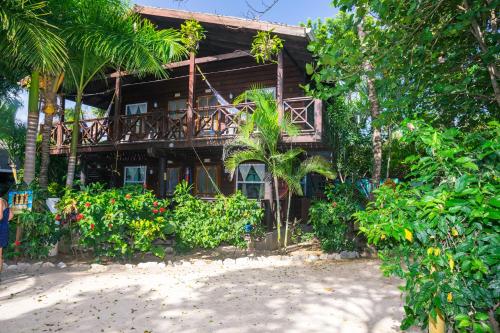 Gallery image of Bananarama Dive & Beach Resort in West Bay