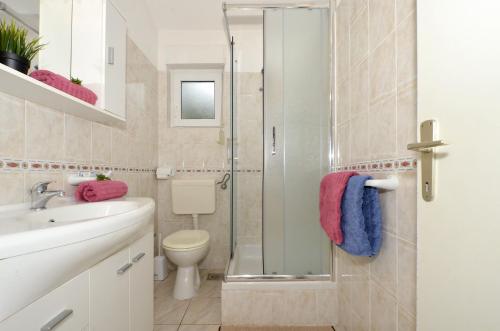 Koupelna v ubytování Apartment House Juretic - 50 m from the beach