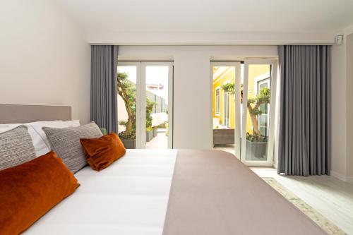 Säng eller sängar i ett rum på Bela Vista Palace Apartments