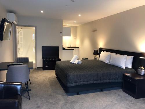 Postel nebo postele na pokoji v ubytování Autoline Motel Queenstown