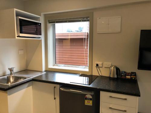 Kuchyň nebo kuchyňský kout v ubytování Autoline Motel Queenstown